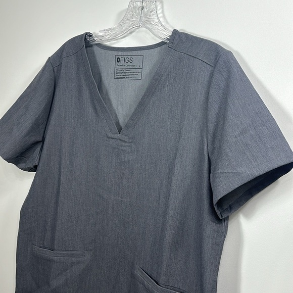 Figs Women’s Casma three pocket scrub top size large. Gray. NWT. - Picture 2 of 11